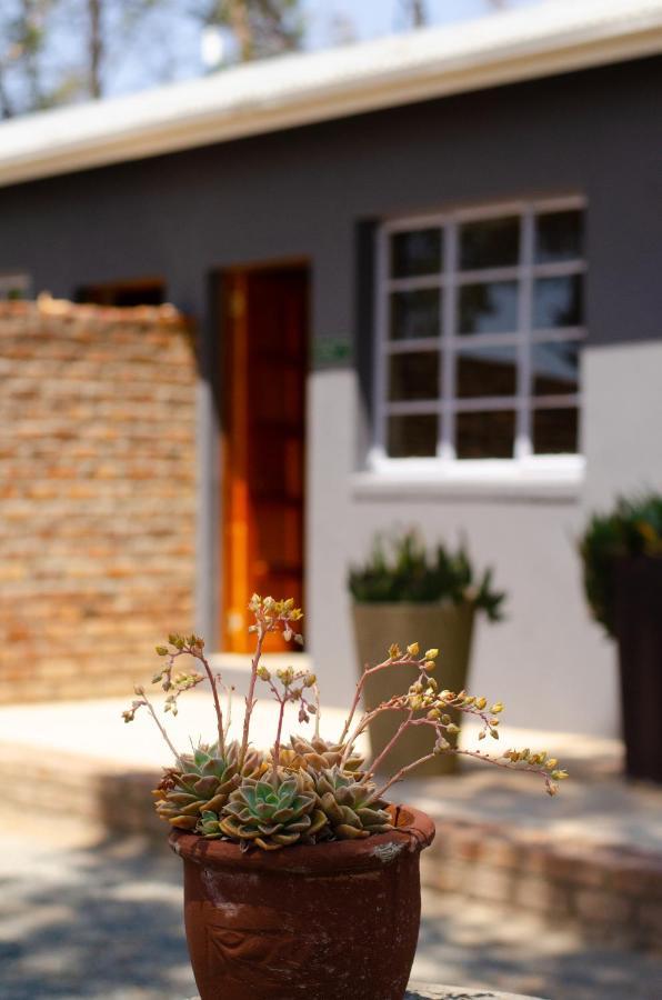 Desert Dew Guest House Hutchinson Extérieur photo