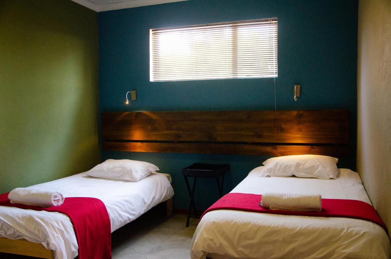 Desert Dew Guest House Hutchinson Extérieur photo