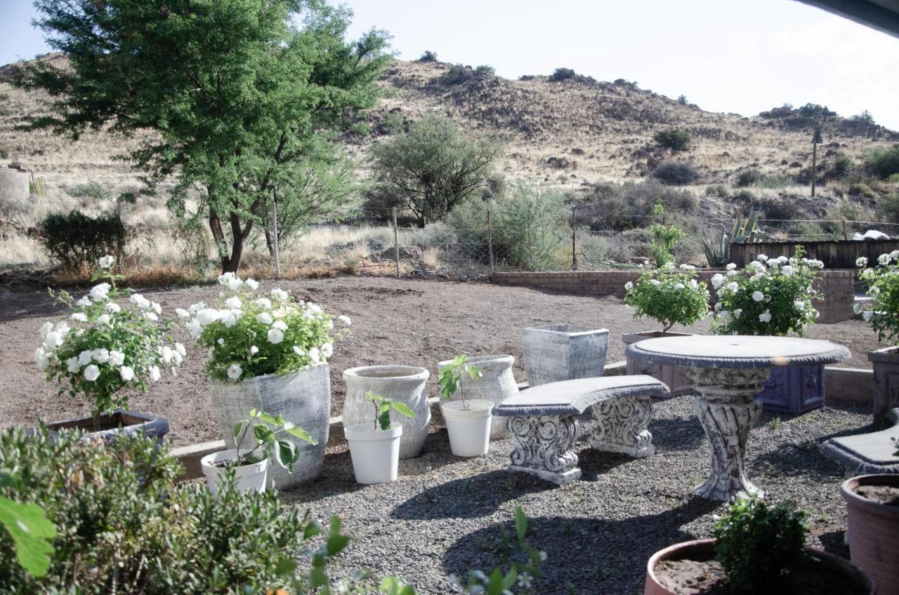 Desert Dew Guest House Hutchinson Extérieur photo