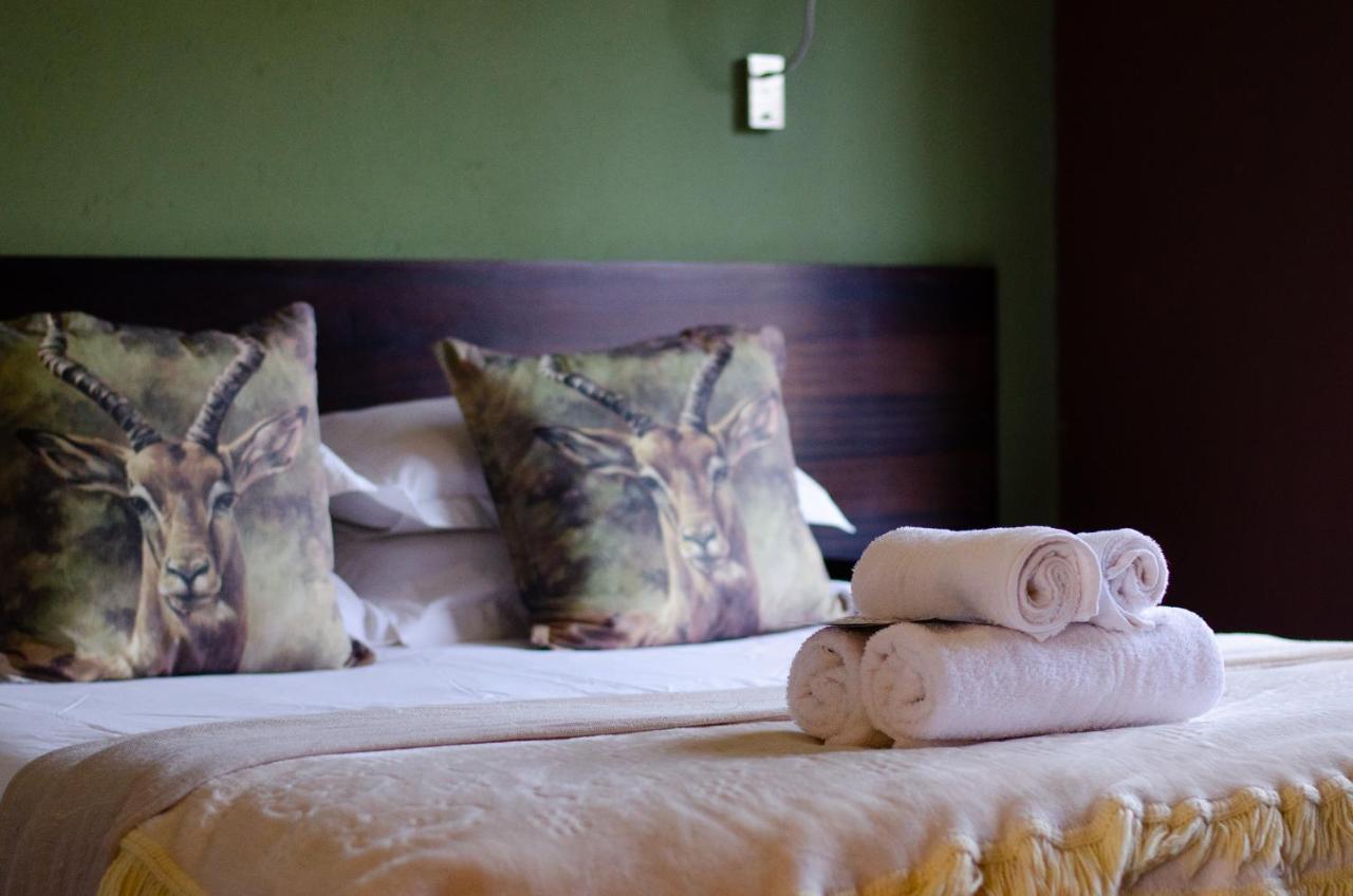 Desert Dew Guest House Hutchinson Extérieur photo