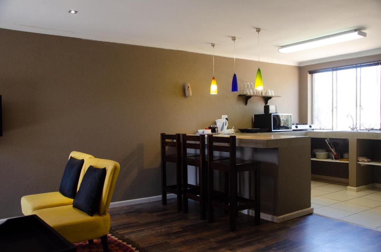 Desert Dew Guest House Hutchinson Extérieur photo