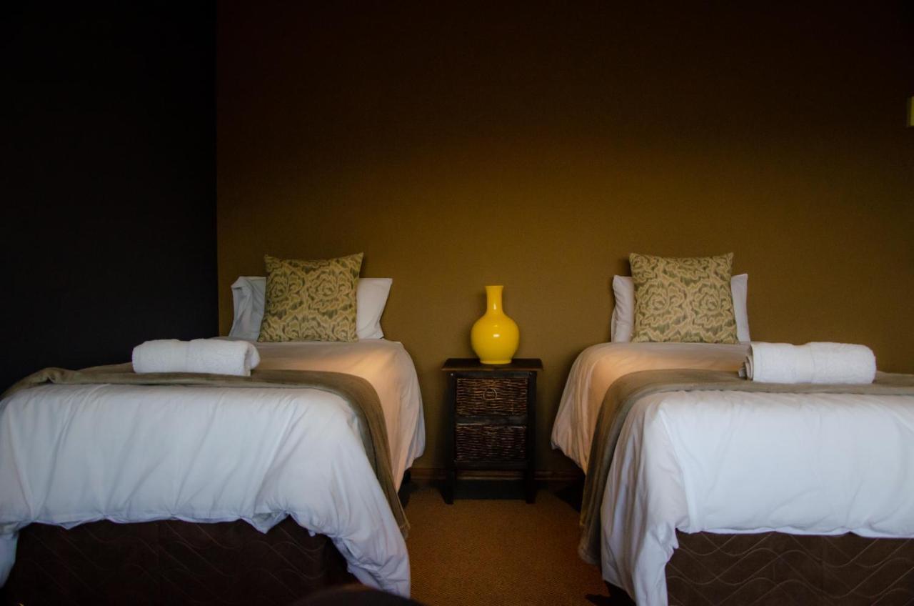 Desert Dew Guest House Hutchinson Extérieur photo