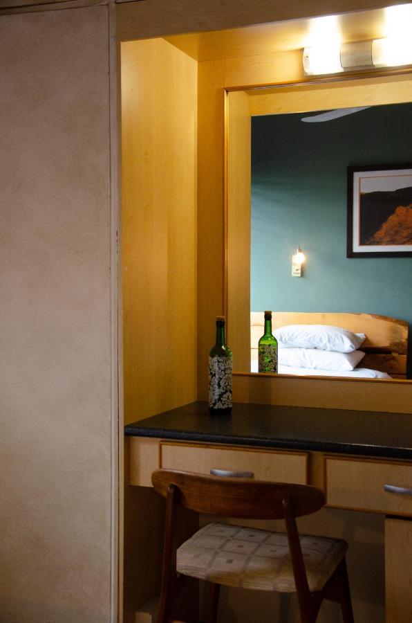 Desert Dew Guest House Hutchinson Extérieur photo