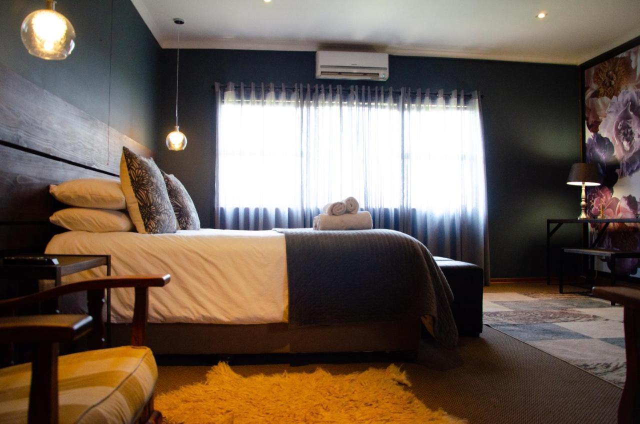 Desert Dew Guest House Hutchinson Extérieur photo