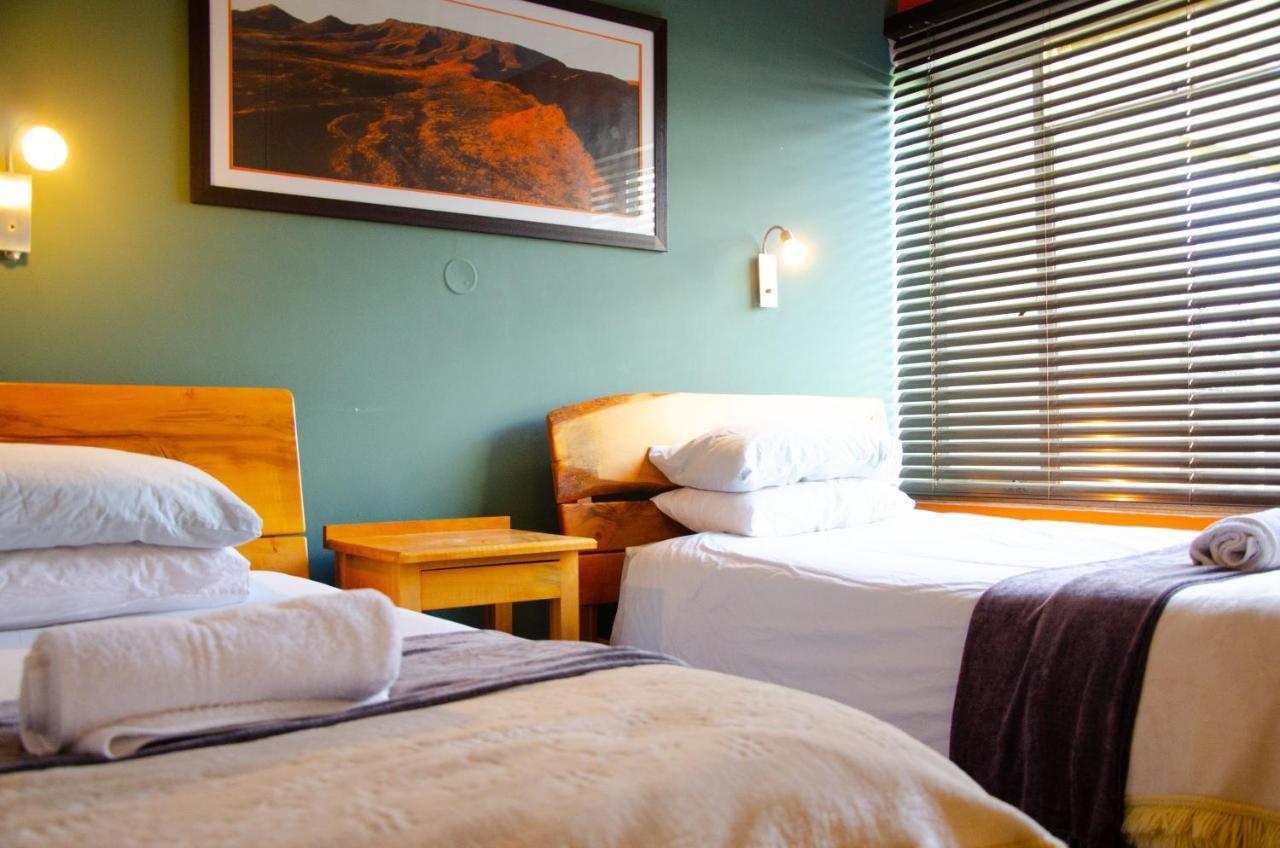 Desert Dew Guest House Hutchinson Extérieur photo