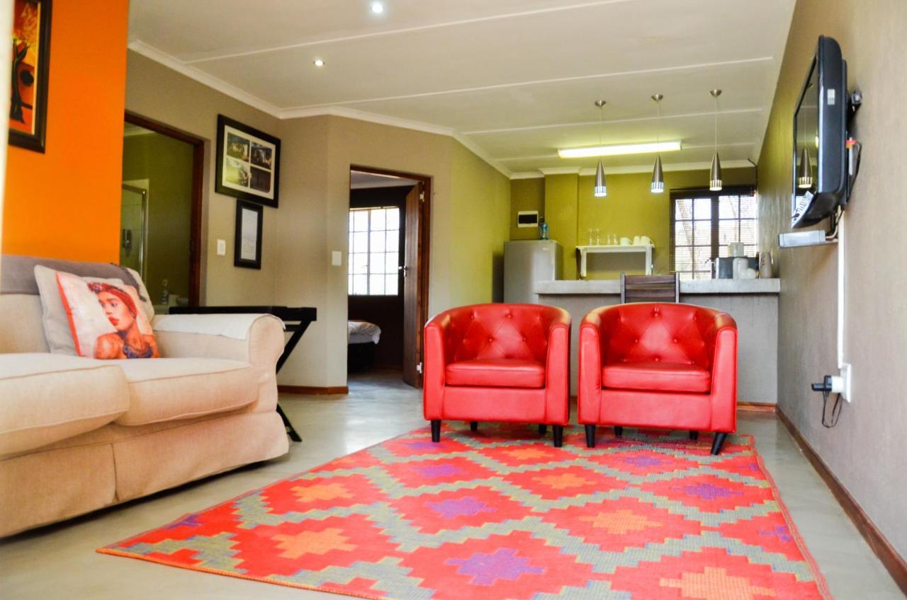 Desert Dew Guest House Hutchinson Extérieur photo