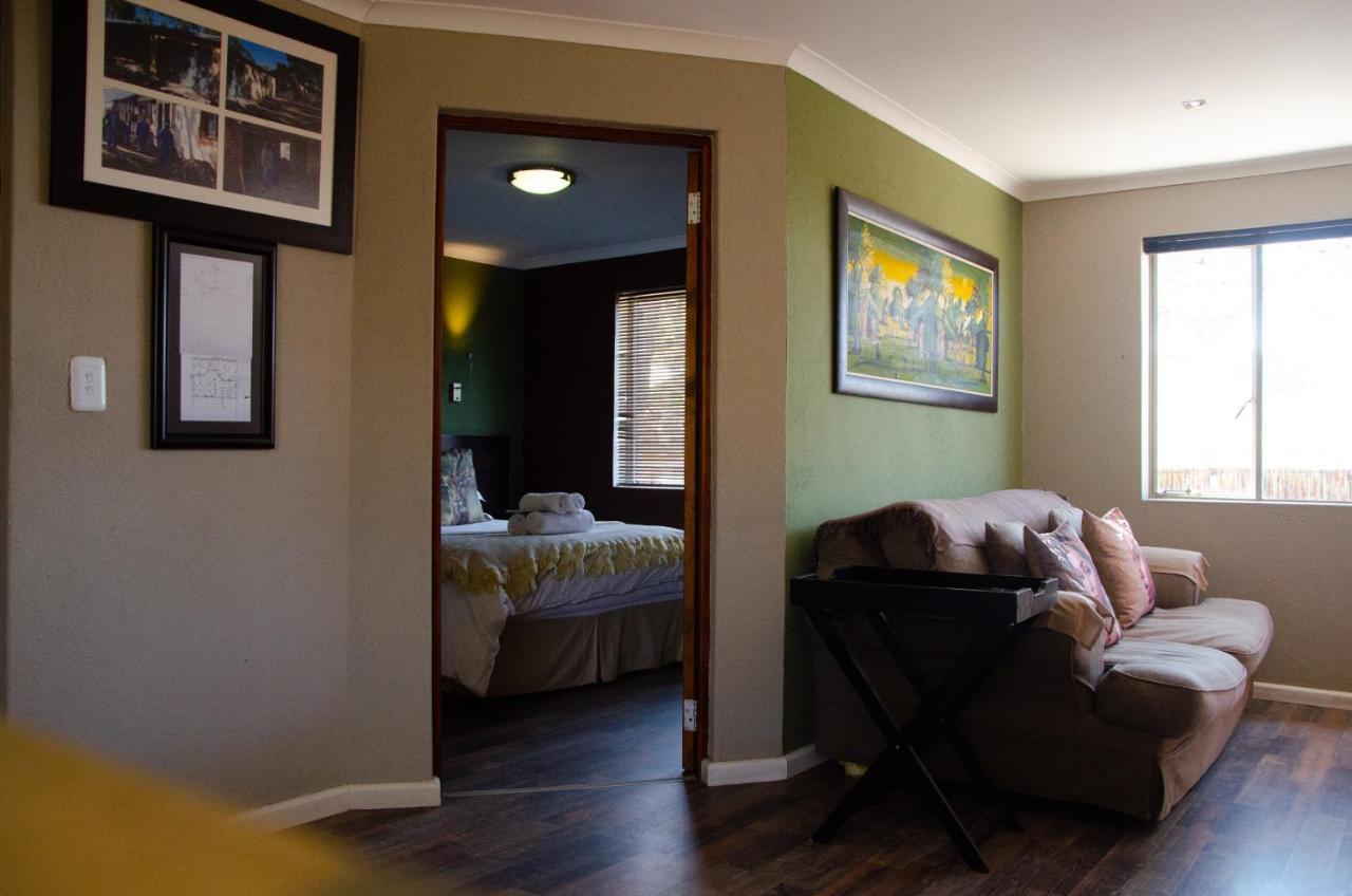 Desert Dew Guest House Hutchinson Extérieur photo
